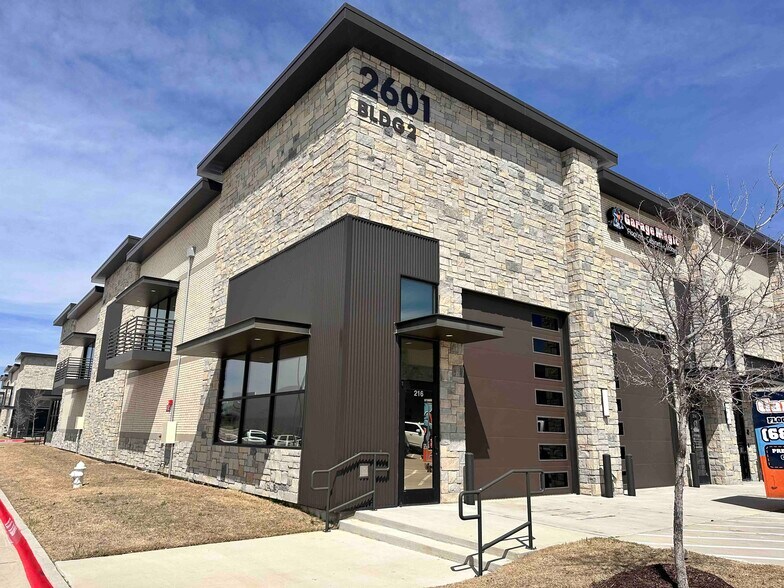 2601 TX-121, Lewisville, TX à louer - Photo de l’immeuble – Image 2 sur 6