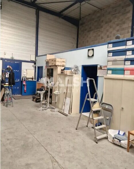 Local d'activités dans Colombier-Saugnieu à vendre - Photo de l’immeuble – Image 3 sur 6