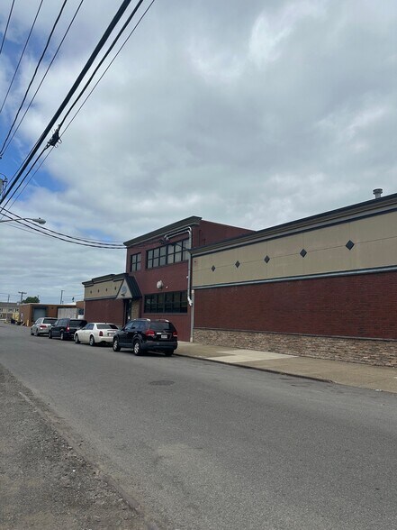 321 Ramsdell Ave, Buffalo, NY à louer - Photo de l’immeuble – Image 1 sur 25