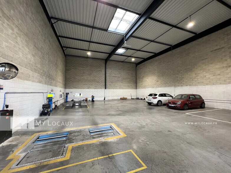 Local d'activités dans Viarmes à vendre - Photo de l’immeuble – Image 2 sur 7