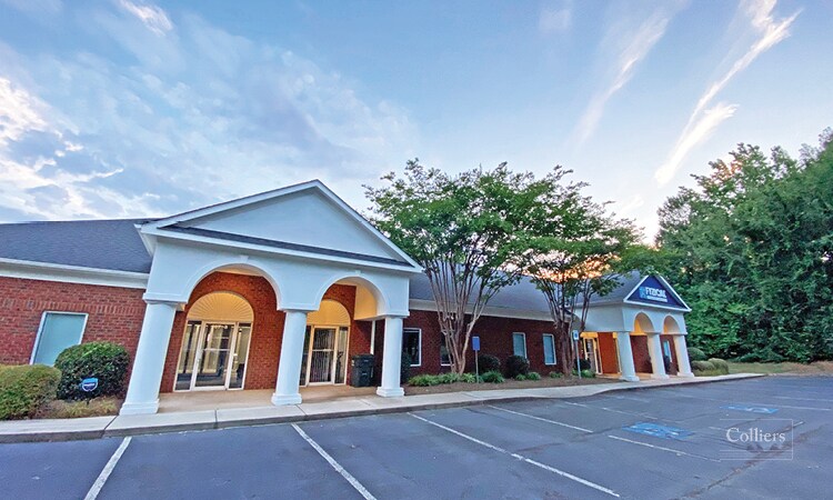 107 Aaron Tippin Dr, Greer, SC à vendre - Photo de l’immeuble – Image 1 sur 7