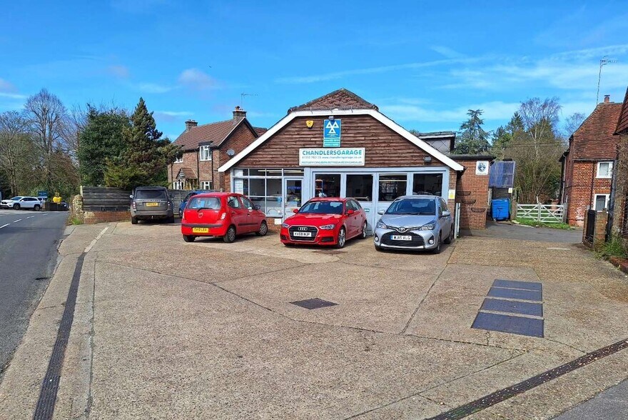 Farnham Rd, Elstead à vendre - Photo de l’immeuble – Image 1 sur 2