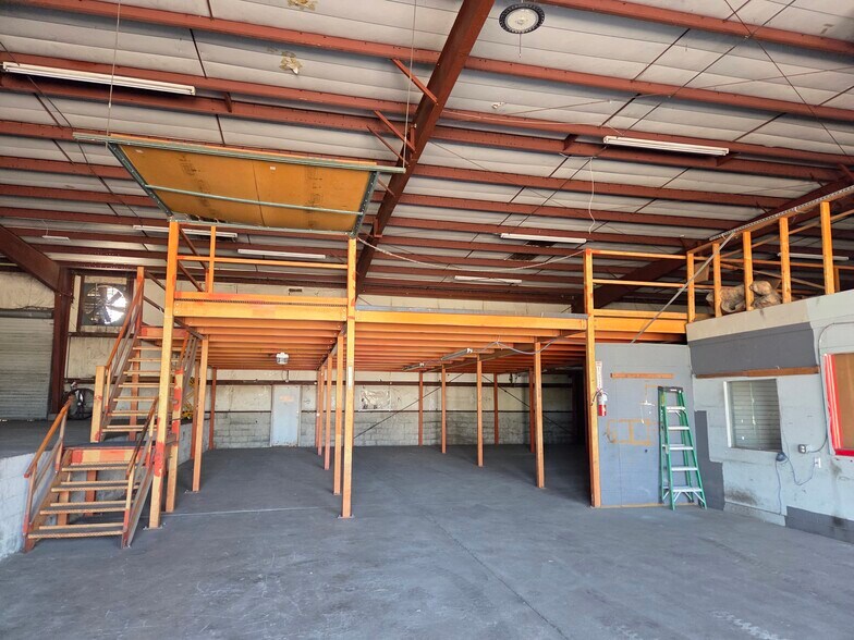 1100 Waterloo Ave, Sarasota, FL à louer - Photo de l’immeuble – Image 3 sur 8