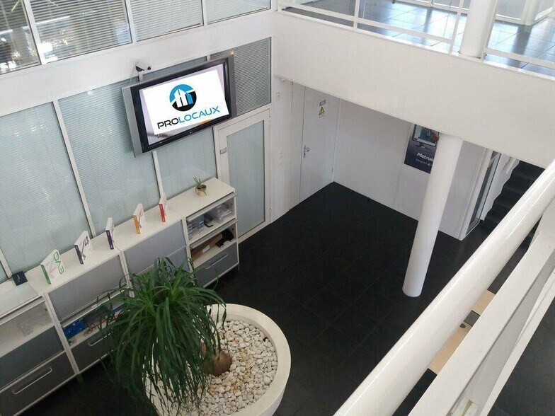 Bureau dans Meylan à louer - Photo de l’immeuble – Image 3 sur 10