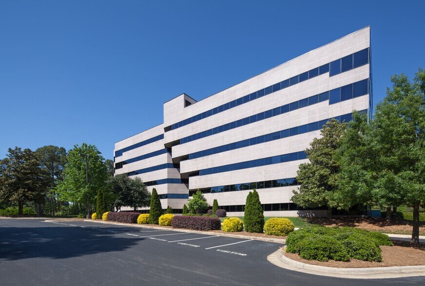 4800 Falls of Neuse Rd, Raleigh, NC à louer - Photo principale – Image 1 sur 12