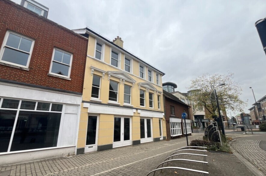 31-33 High St, Crawley à louer - Photo de l’immeuble – Image 2 sur 2