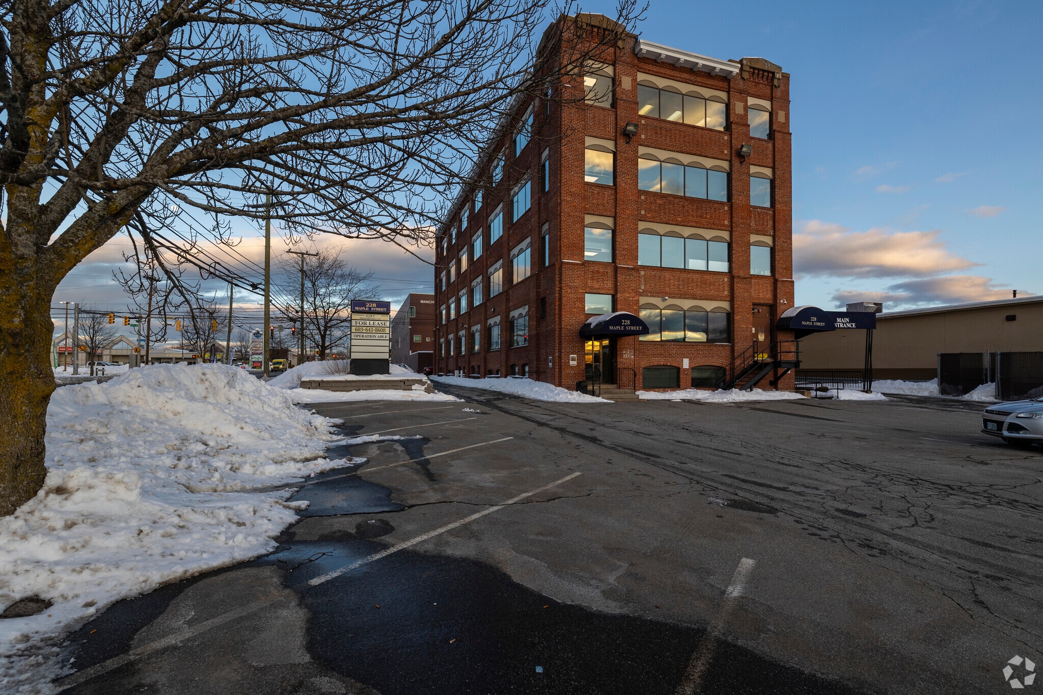 228 Maple St, Manchester, NH à vendre Photo principale– Image 1 sur 51