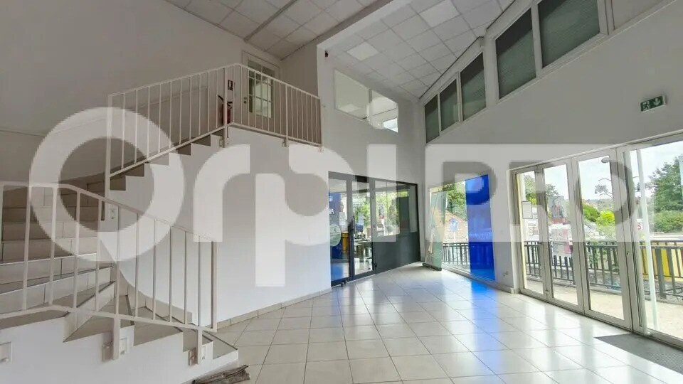 Bureau dans Ris-Orangis à louer - Photo de l’immeuble – Image 1 sur 8