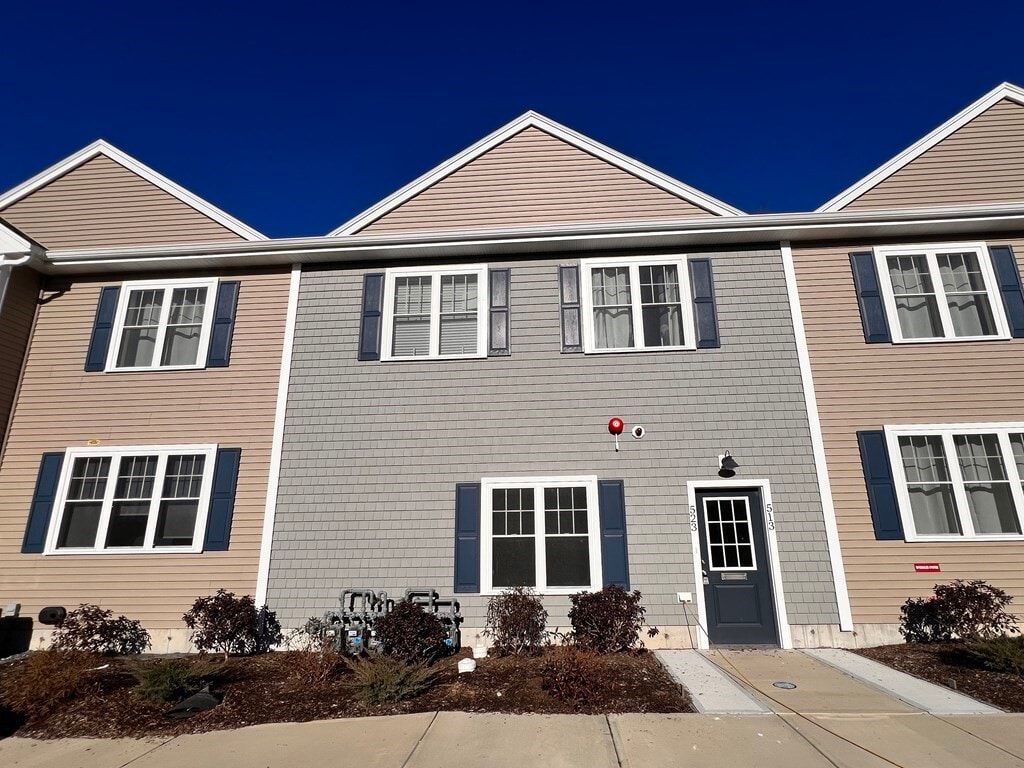 140 N Walker St, Taunton, MA 02780 - Lot 413 - - Photo intérieure - Image 1 of 6