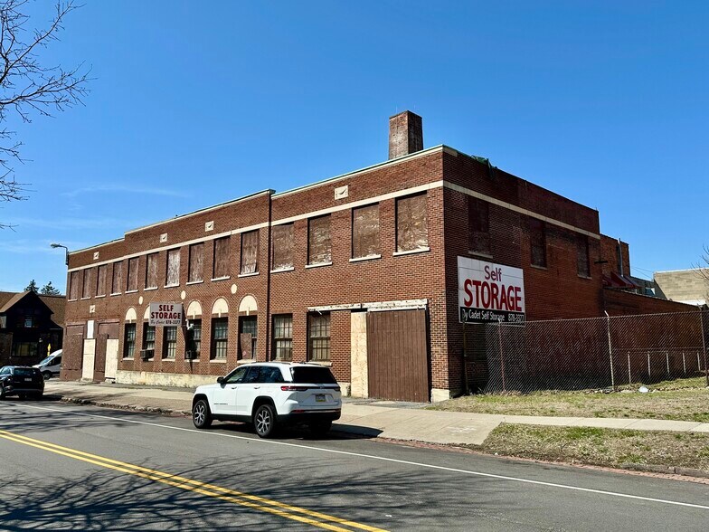 169 W Utica St, Buffalo, NY à vendre - Photo de l’immeuble – Image 2 sur 5