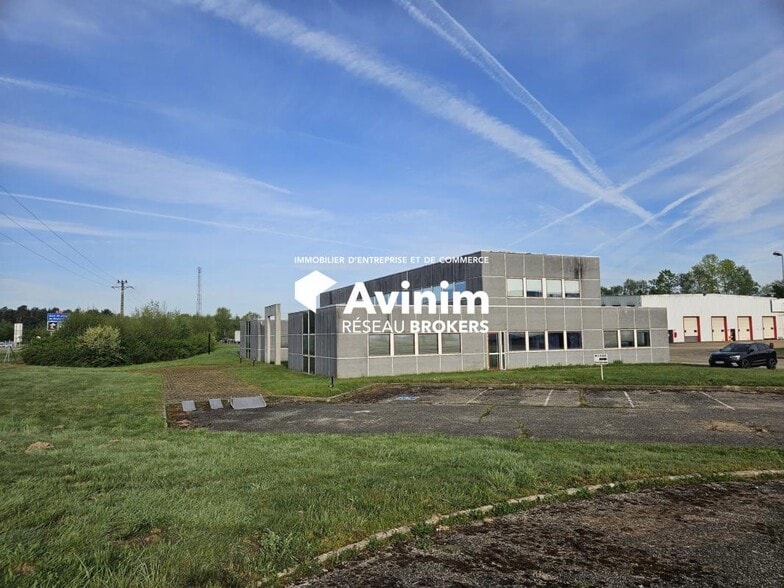 Industriel/Logistique dans Bourg-en-Bresse à vendre - Photo de l’immeuble – Image 3 sur 12