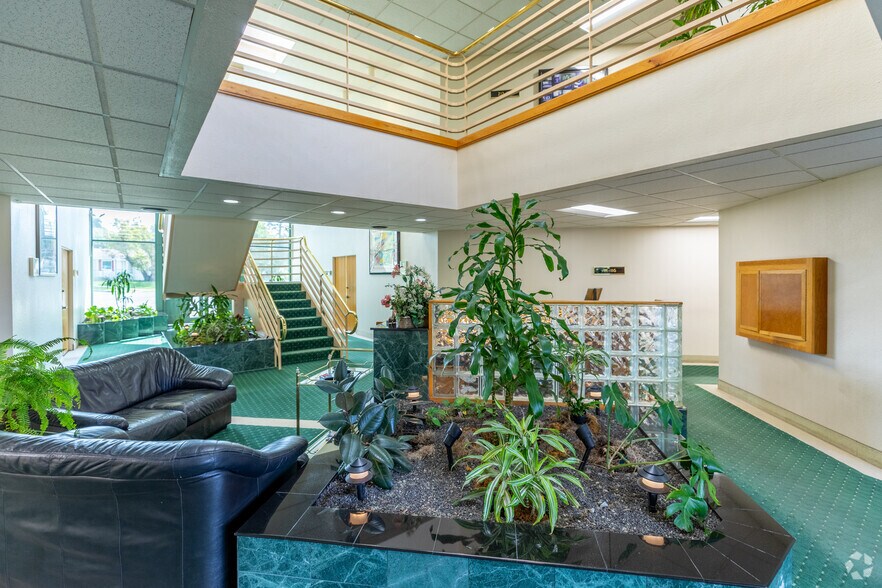 333 S Juniper St, Escondido, CA à louer - Hall d’entrée – Image 2 sur 7