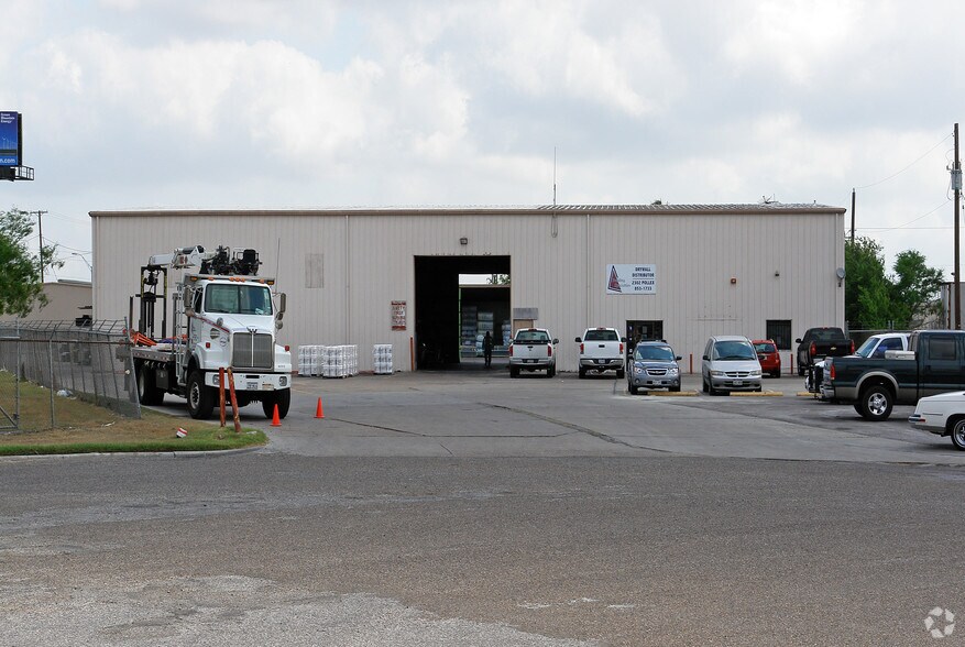 2302 Pollex Ave, Corpus Christi, TX à louer - Photo principale – Image 1 sur 2