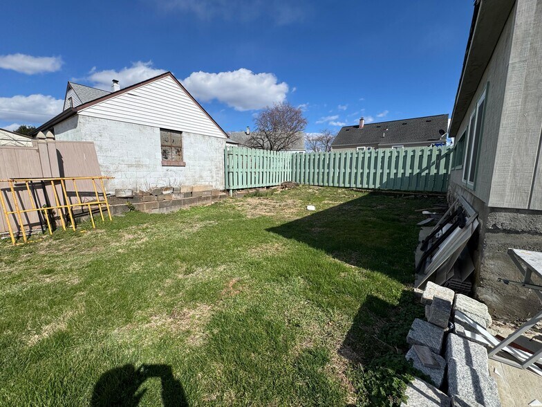 800 Green St, Iselin, NJ à vendre - Photo de l’immeuble – Image 3 sur 11