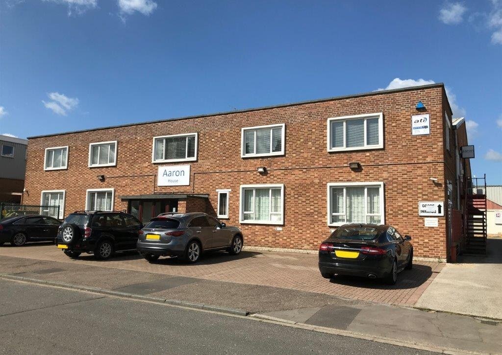 Island Farm Ave, West Molesey à louer Photo principale– Image 1 sur 10