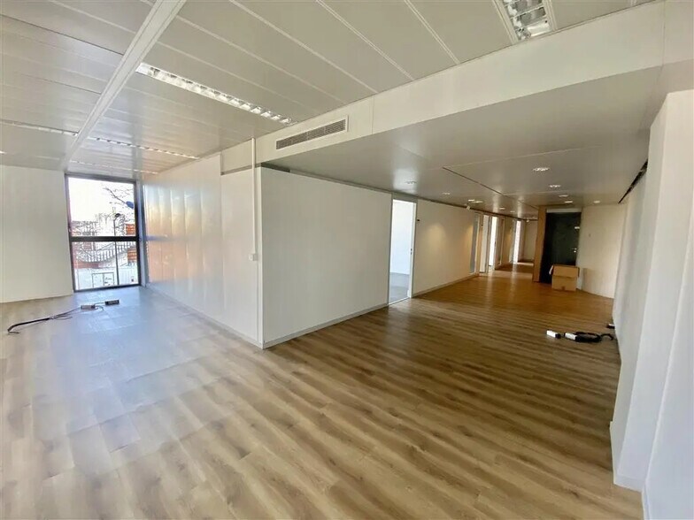 Bureau dans Rueil-Malmaison à louer - Photo de l’immeuble – Image 3 sur 9