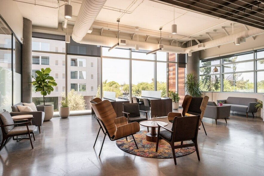 2801 E Camelback Rd, Phoenix, AZ à louer - Photo intérieure – Image 3 sur 11