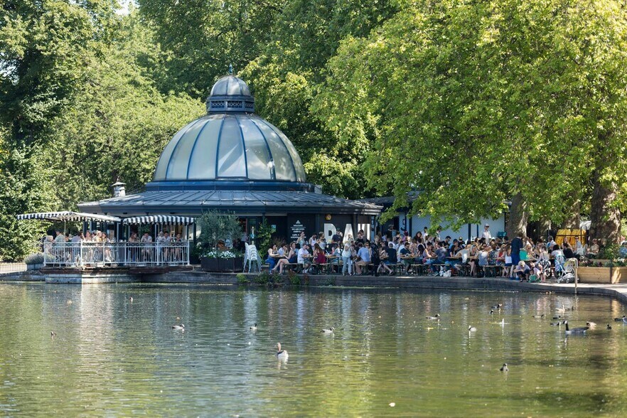 18 Victoria Park Sq, Londres à louer - Photo de l’immeuble – Image 3 sur 114