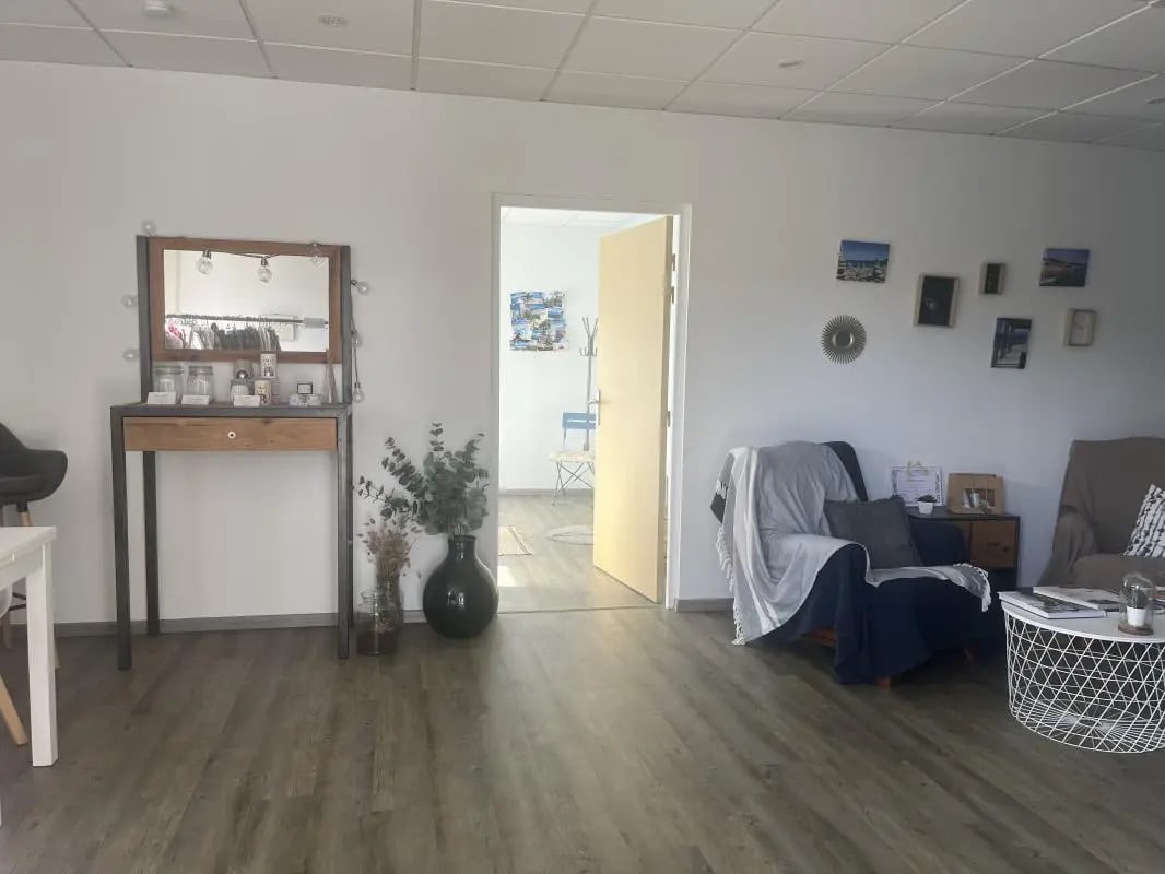 Local d'activités dans Parempuyre à vendre Photo intérieure– Image 1 sur 7