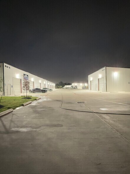 10115 Belknap Rd, Sugar Land, TX à louer - Photo de l’immeuble – Image 2 sur 15