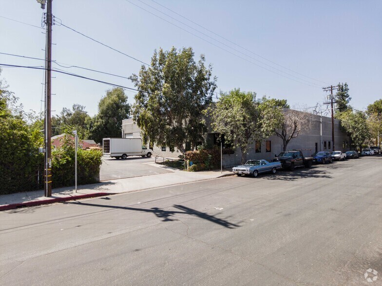 16216 Kittridge St, Van Nuys, CA à louer - Photo de l’immeuble – Image 3 sur 4