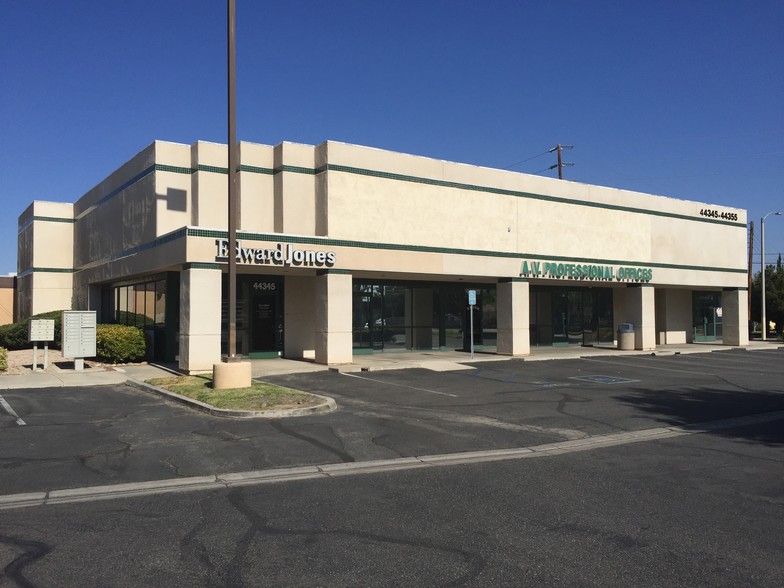 44300 Lowtree Ave, Lancaster, CA à louer - Photo de l’immeuble – Image 3 sur 35