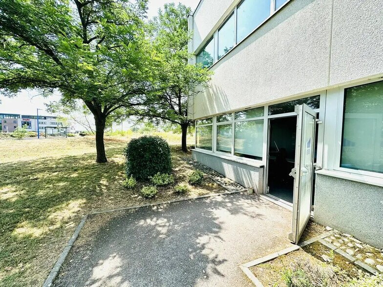 Bureau dans Entzheim à louer - Photo de l’immeuble – Image 1 sur 11