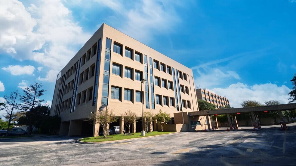 300 Highland Mall Blvd, Austin, TX à louer - Photo de l’immeuble – Image 1 sur 7