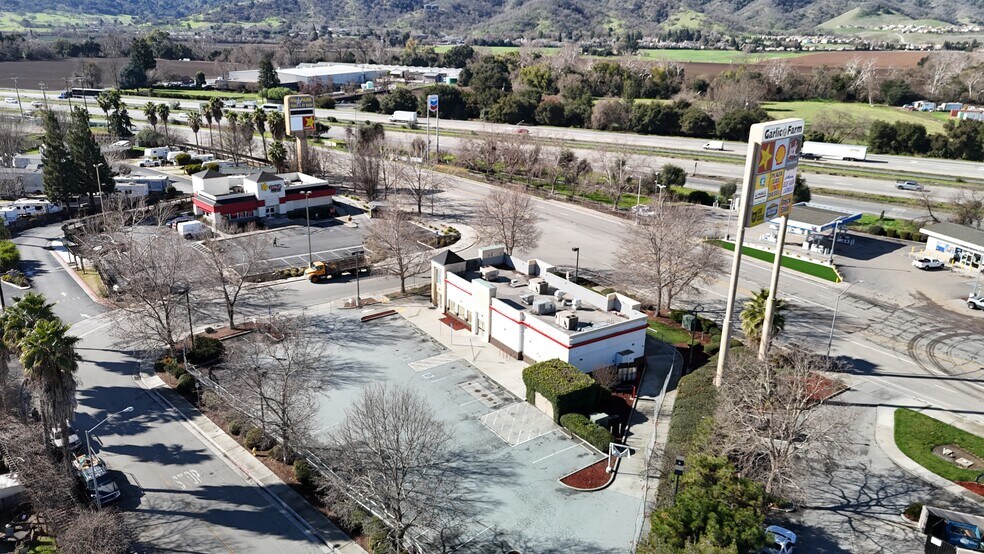 5884 Monterey Rd, Gilroy, CA à louer - Photo de l’immeuble – Image 3 sur 5