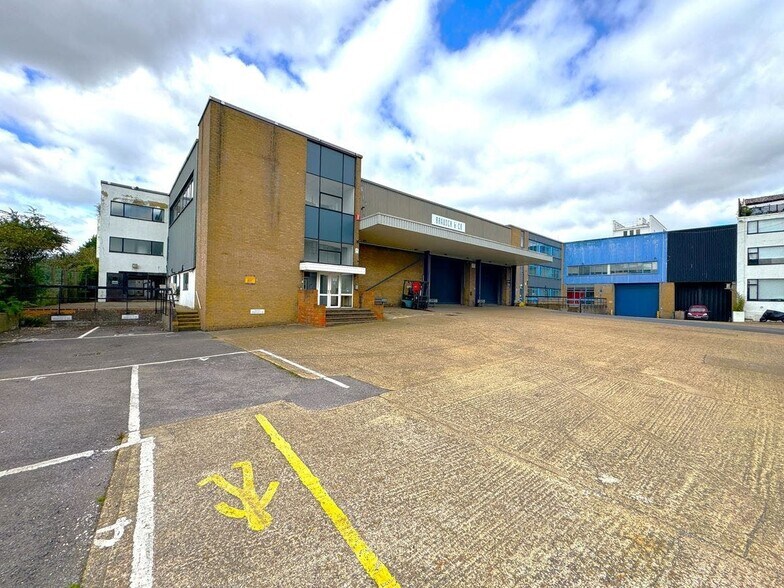 Great West Rd, Brentford à louer - Photo principale – Image 1 sur 15