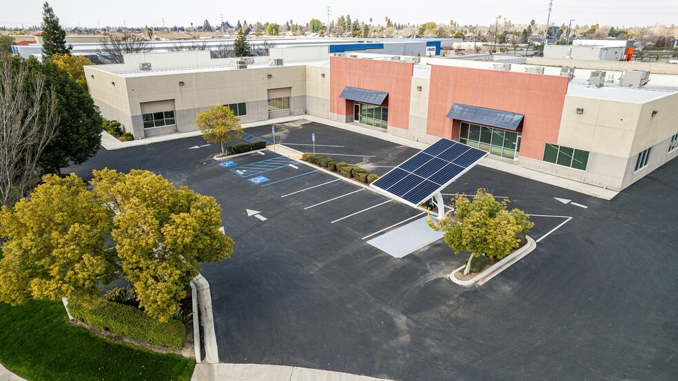 5100 Young St, Bakersfield, CA à vendre - Photo de l’immeuble – Image 2 sur 7