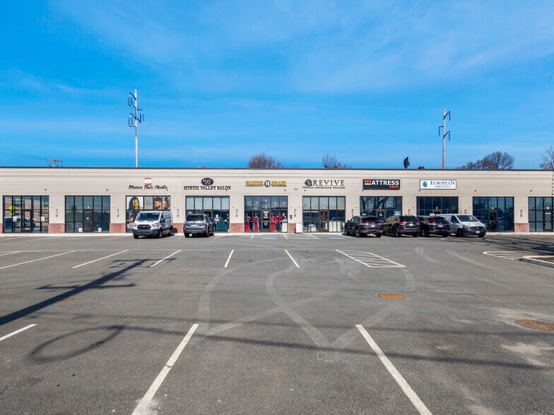 888 Eastern Ave, Malden, MA à louer - Photo de l’immeuble – Image 3 sur 13