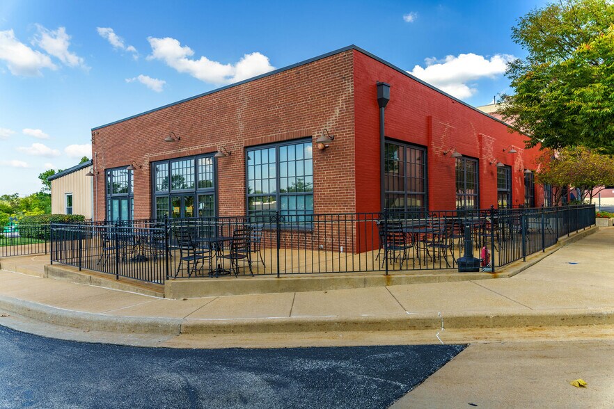 345 Marshall Ave, Webster Groves, MO à louer - Photo de l’immeuble – Image 3 sur 16