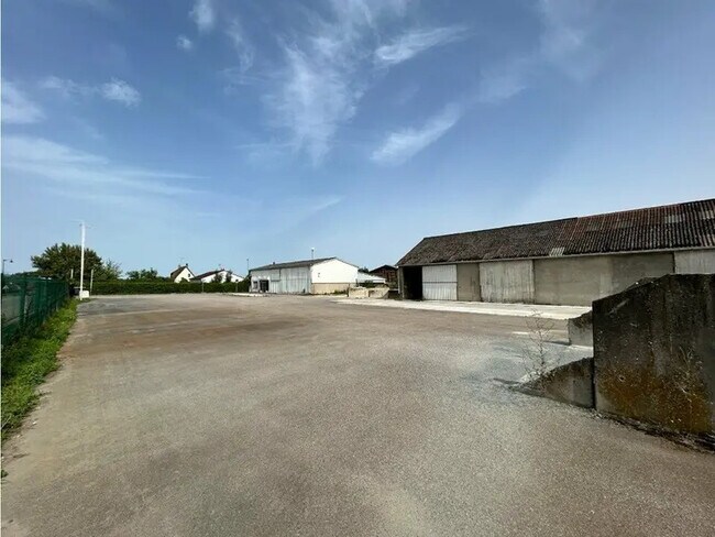 Plus de détails pour Local commercial à louer