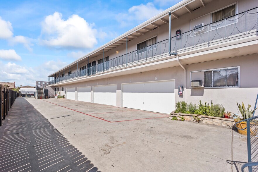 3364 Elizabeth Ave, Lynwood, CA à vendre - Photo de l’immeuble – Image 2 sur 11