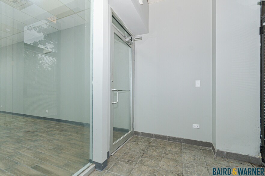 4827-4831 W Irving Park Rd, Chicago, IL à louer - Photo de l’immeuble – Image 3 sur 18