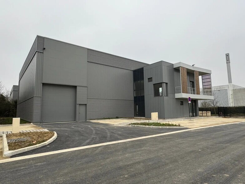 Local d’activités dans Chanteloup-en-Brie à louer - Photo de l’immeuble – Image 2 sur 5