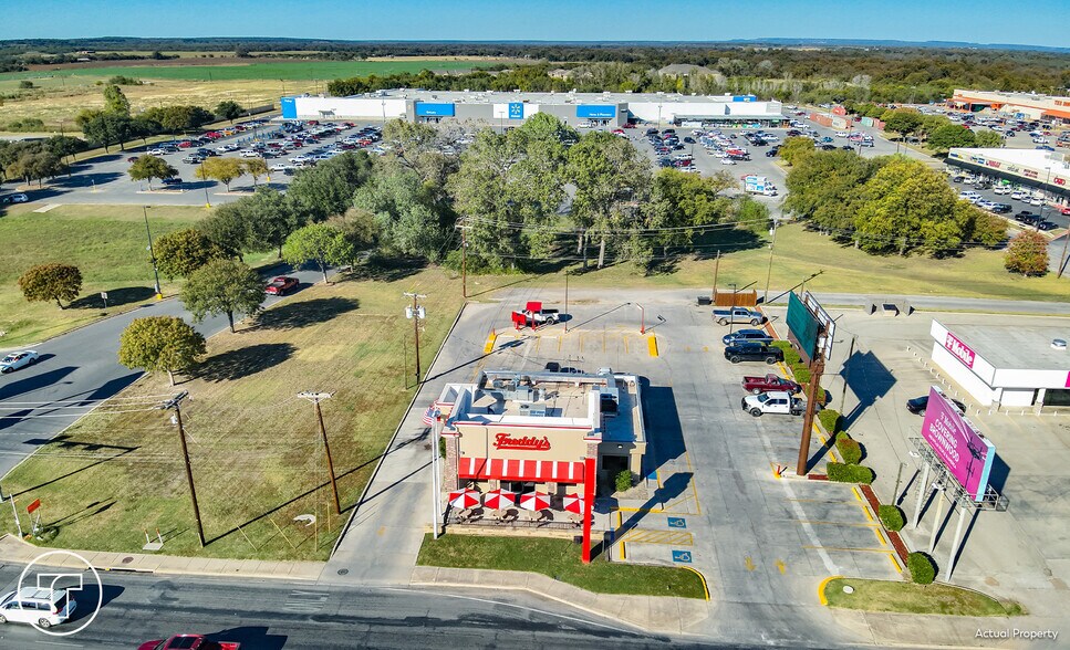 305 W Commerce St, Brownwood, TX à vendre - Photo de l’immeuble – Image 1 sur 6