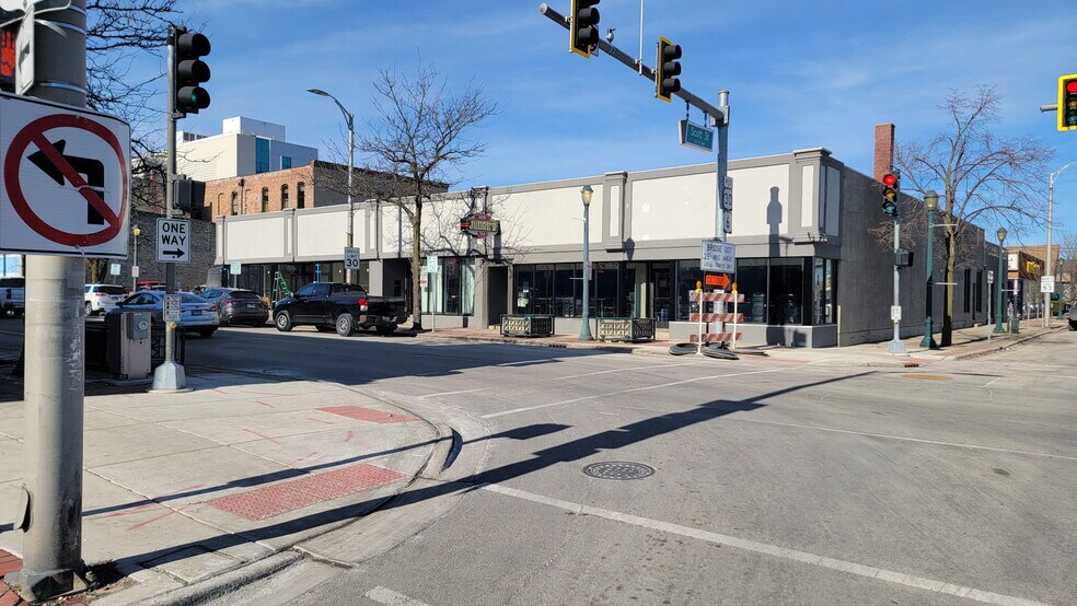 27-31 E Cass St, Joliet, IL à louer - Photo de l’immeuble – Image 1 sur 4