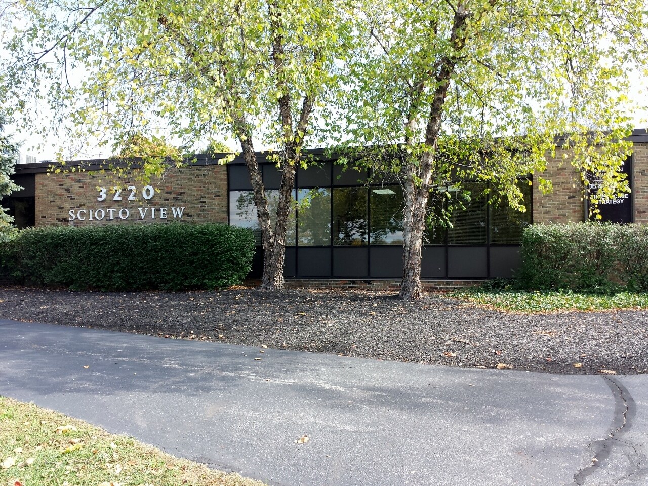 3220 Riverside Dr, Columbus, OH à louer Photo principale– Image 1 sur 13