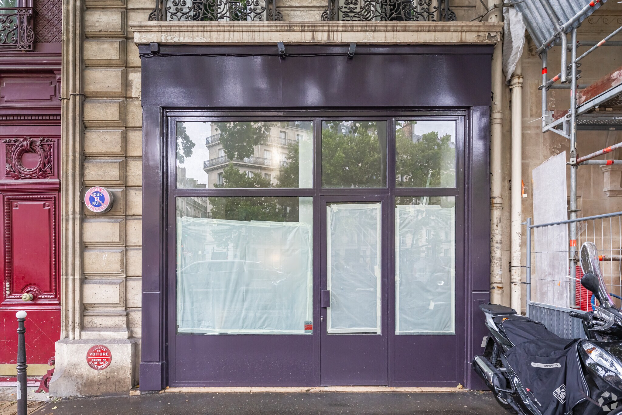 Local commercial dans Paris à louer Photo de l’immeuble– Image 1 sur 3