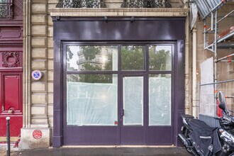 Local commercial dans Paris à louer Photo de l’immeuble– Image 1 sur 3