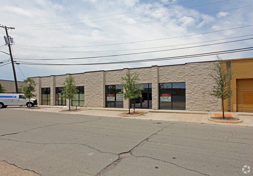 375-395 Howell St, Dallas, TX à vendre - Photo de l’immeuble – Image 2 sur 3