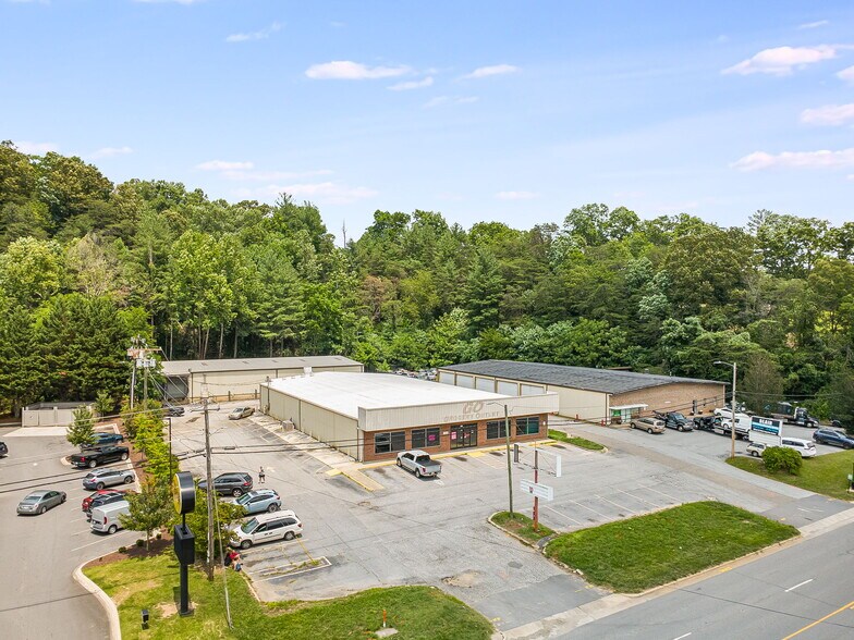 1380 Tunnel Rd, Asheville, NC à louer - Photo de l’immeuble – Image 1 sur 12