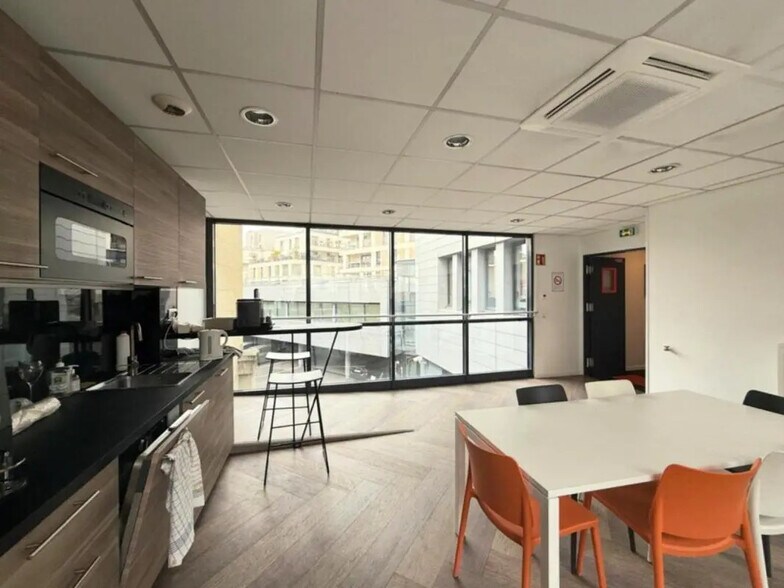 Bureau dans Clichy à louer - Photo de l’immeuble – Image 2 sur 6