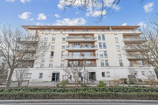 Plus de détails pour 10 Mail Atlantis, Massy - Bureau à louer