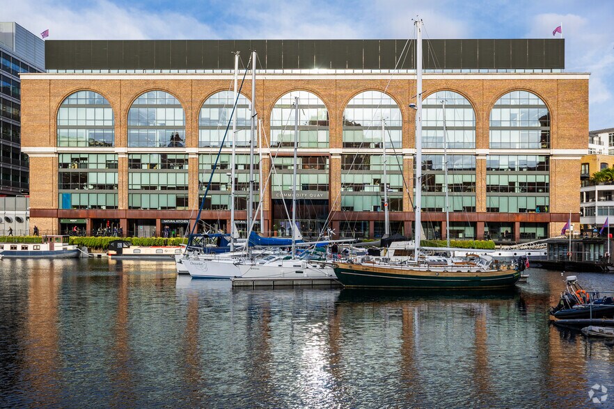 St Katherine Docks, Londres à louer - Photo principale – Image 1 sur 7
