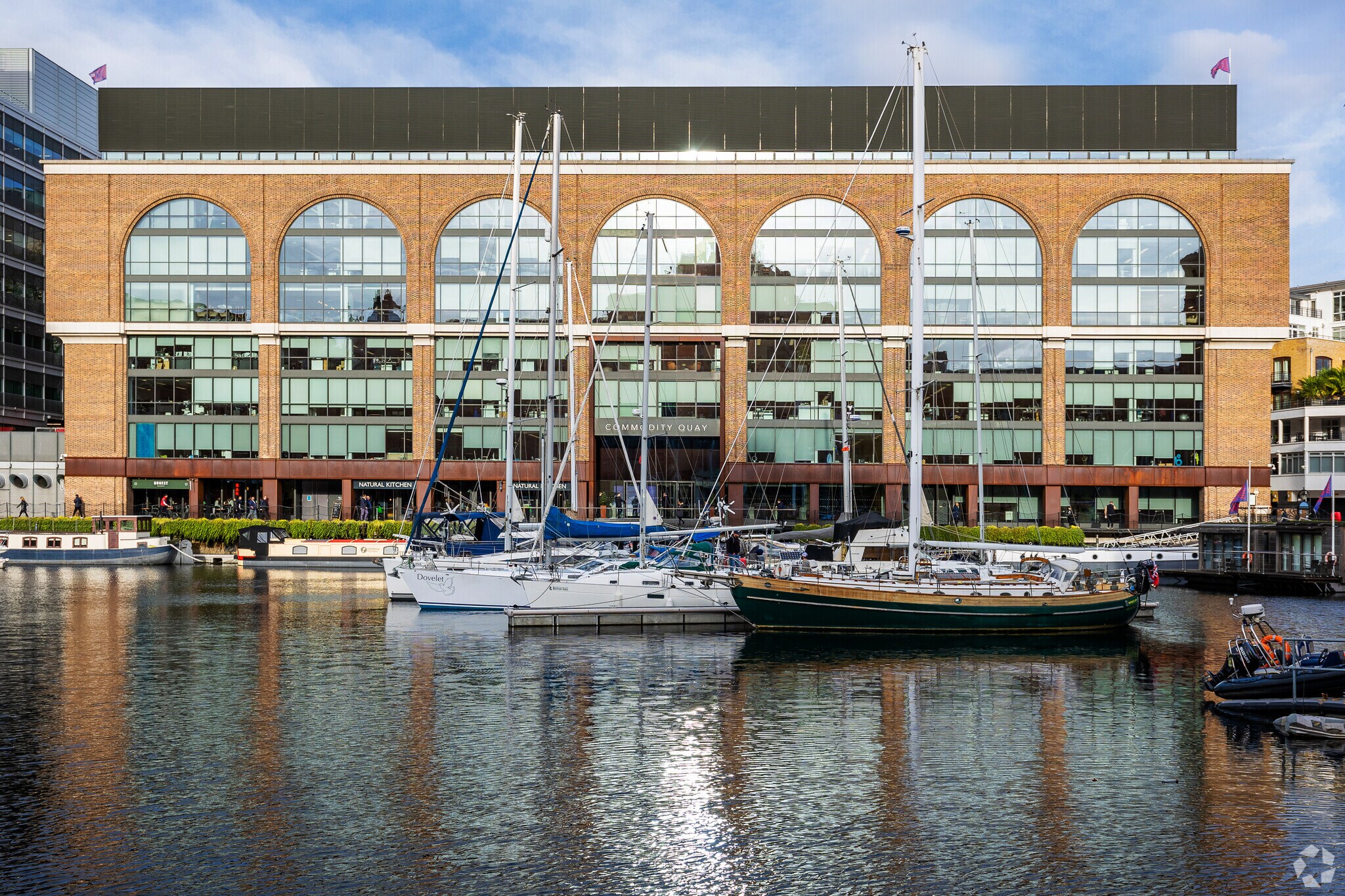 St Katherine Docks, Londres à louer Photo principale– Image 1 sur 8