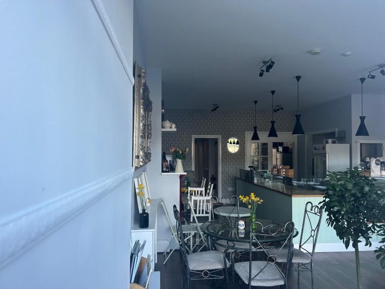 61-67 Old Woking Rd, West Byfleet, SRY KT14 6LF - Lot 61 - - Photo intérieure - Image 2 of 2