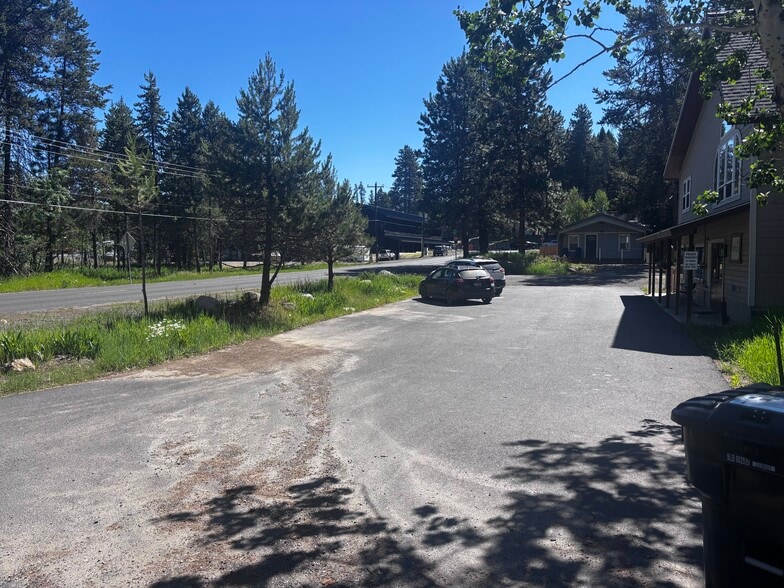 300 Stibnite Ave, Mccall, ID à vendre - Photo de l’immeuble – Image 2 sur 9